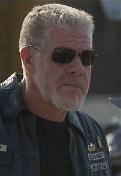 Clarence 'Clay' Morrow est joué par...