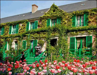 Visitons la maison d'un immense artiste peintre qui vivait à Giverny. De qui s'agit-il ?