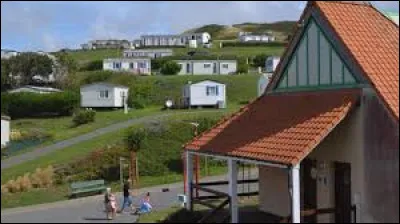 Station balnéaire des Hauts-de-France, sur la Côte d'Opale, Équihen-Plage se situe dans le département ...