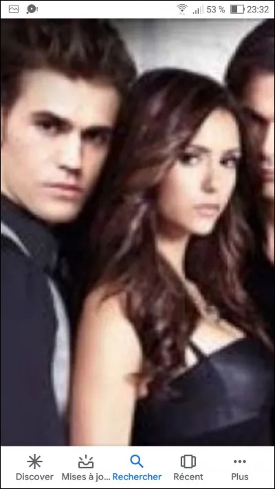 Où Elena rencontre-t-elle Stéphan pour la première fois ?