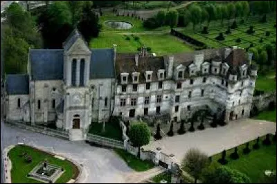 Il possède une surface de 2300 m2 avec près de 100 portes et fenêtres et six escaliers. Il s'agit du château d'...