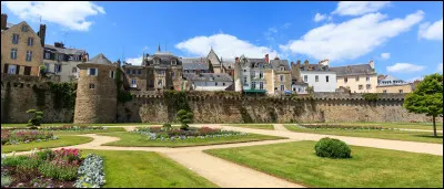 Dans quelle ville se trouvent ces remparts ?