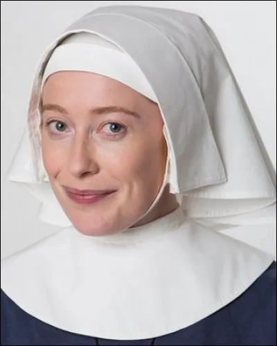 Quelle sage-femme était institutrice avant de venir à Nonnatus House ?