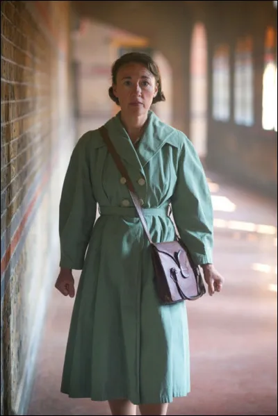 Qui est cette infirmière très timide ?