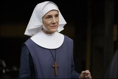 Quel personnage détestable prend la place de sur Julienne à la tête de Nonnatus House pendant quelques épisodes ?