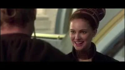 Dans quel épisode Padmé reçoit-elle le post de sénatrice ?