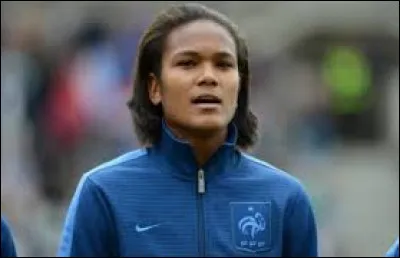 Cette footballeuse internationale française, défenseuse à l'Olympique lyonnais et en équipe de France, c'est ... Renard.