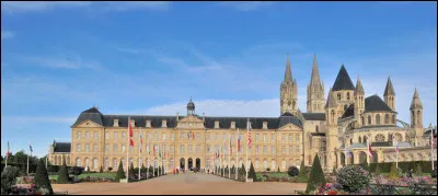 Dans quelle ville trouve-t-on cette magnifique mairie ?