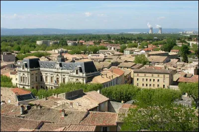 Bol comme Bollène : cette petite ville de Provence est située à la jonction de la Drôme, de l'Ardèche et du Gard. Dans quel département est-elle ?