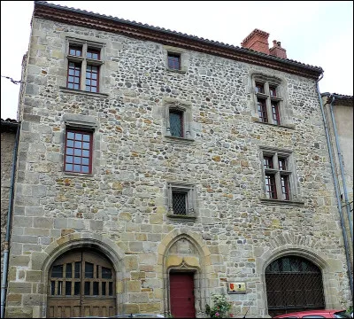 On frappait monnaie à Billom sous les Mérovingiens, mais c'est entre les XIIe et XVs. que la ville acquiert une réputation indéniable : pour quelle raison ?