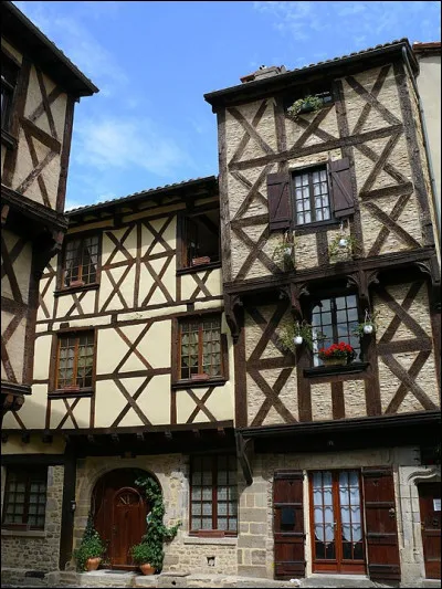 Confirmé par Charles IX en 1569, puis par Henry IV (1594), l'un(e) des premiers [...] de France voit le jour à Billom et fonctionnera jusqu'en [...]