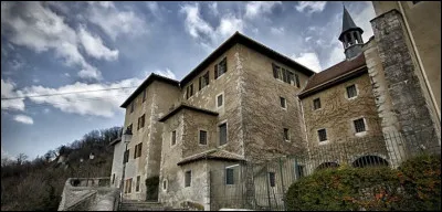 Si vous redescendez à pied, vous pourrez peut-être visiter un musée, lequel ?