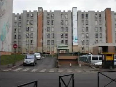 Quelle est cette ville située dans le département de Seine-Saint-Denis en région Île-de-France ?
