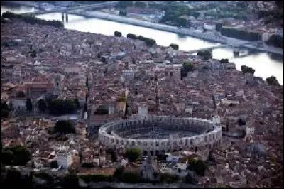 Cette ville est réputée pour avoir inspiré les peintures de Van Gogh.