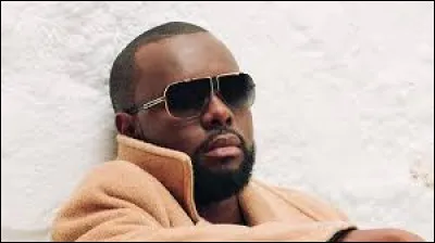 La dernière chanson de Maître Gims est super.