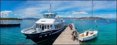 L'île de Sainte-Marguerite n'est éloignée de la côte que de moins de 2 kilomètres : de quel port faut-il partir pour s'y rendre ?
