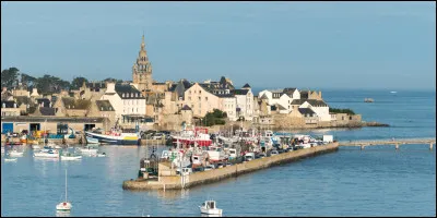 L'île de Batz est à 2 kilomètres de la côte nord de la Bretagne : quel port permet de s'y rendre ?