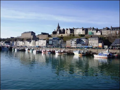 Les îles Chausey se trouvent à 16 km de la côte du Cotentin : de quel port faut-il partir pour s'y rendre ?
