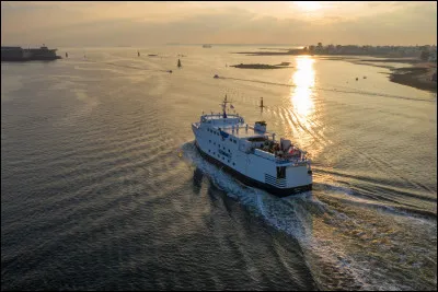 Groix se situe à 5 kilomètres au large de la côte sud de la Bretagne : quel port permet de s'y rendre ?