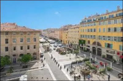 Où retrouve-t-on la place aux Huiles ?