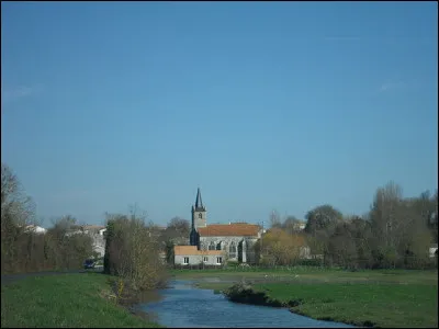 Ce n'est qu'un peu plus tard (1555) que l'on fonde la ville sous le nom de ... : il y a là un ... formant des bombements propices à la construction !