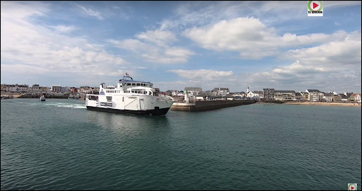 Houat se trouve à 13 kilomètres des côtes sud de la Bretagne : de quel port faut-il partir pour s'y rendre ?