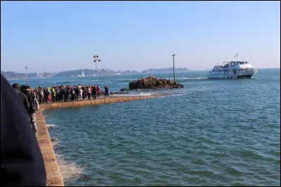L'île de Bréhat n'est séparée du continent que par un chenal de 2 kilomètres : où faut-il prendre le bateau ?