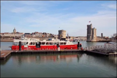 La grande île d'Oléron est reliée à la côte par un pont routier ; de quel port peut-on partir pour y aller en bateau ?