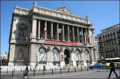 Le palais de la Bourse se trouve à :