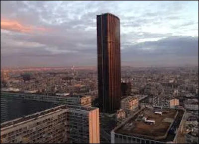 La grande tour Montparnasse se trouve à :