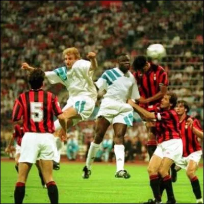 Qui entra&icirc;nait l'Olympique de Marseille lors de son titre europ&eacute;en en 1993 ?