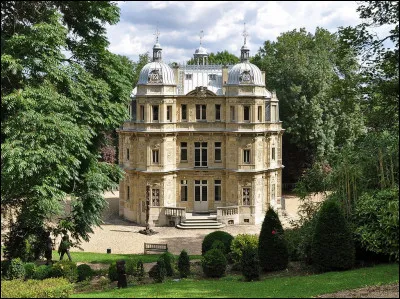 Qui a fait construire ce joli château appelé château de Monte-Cristo ?