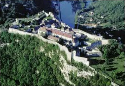 Quel célèbre architecte a conçu la citadelle de Besançon ?
