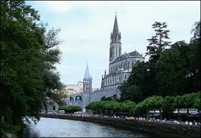 Combien de miracles ont été validés ou reconnus à Lourdes par l'Église depuis 1858 ?