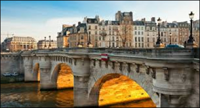 Le pont Neuf est le plus ancien pont existant à Paris.