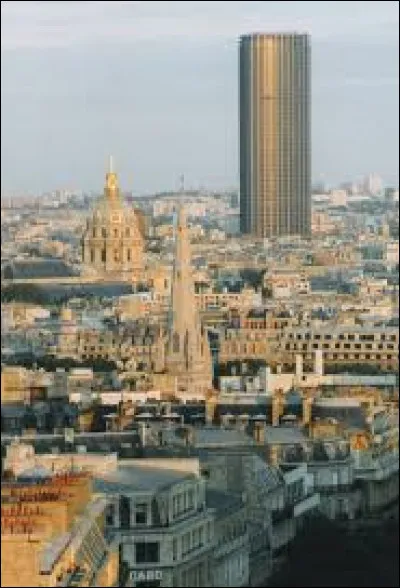 La tour Montparnasse mesure 210 mètres.