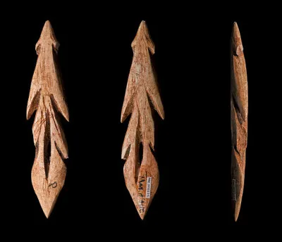 Ici, on se lève tôt, il est vrai : à deux pas d'ici, en Ariège, les hommes ont commencé à travailler il y a plus de 10 000 ans à/au ...