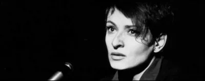 Barbara chante "L'Aigle noir" en :
