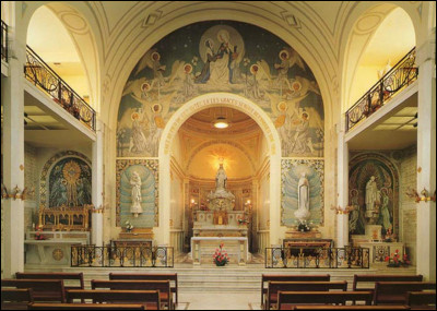 Connaissez-vous la chapelle Notre-Dame-de-la-Médaille-miraculeuse ? C'est un haut lieu de pèlerinage ce qui en fait le onzième lieu le plus visité de France ! À qui serait apparue la Vierge Marie en 1830 ?