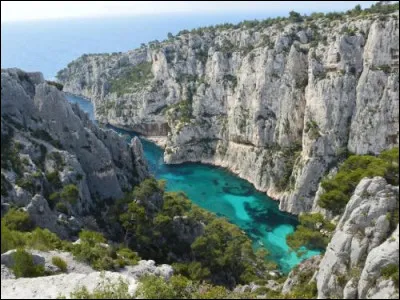 Puis, en treizième place, arrivent les Calanques ! Mais qu'est-ce qu'une calanque ?