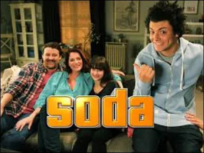 Quel célèbre humoriste français est la star de la série "Soda" ?
