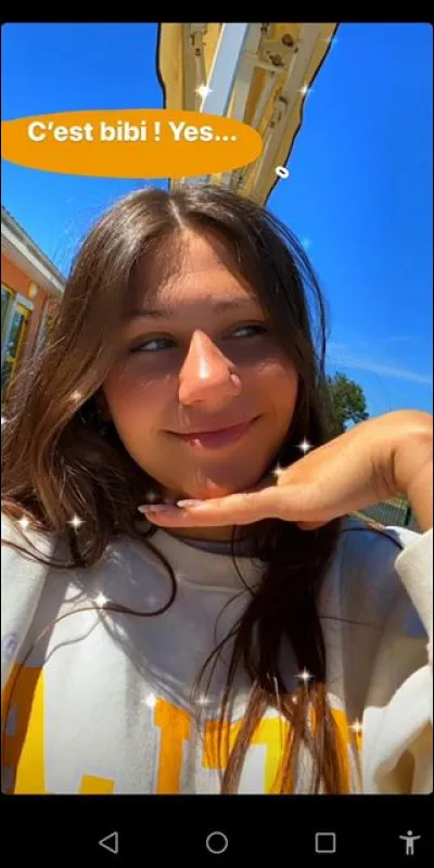 Est-ce que rose a une sur ?