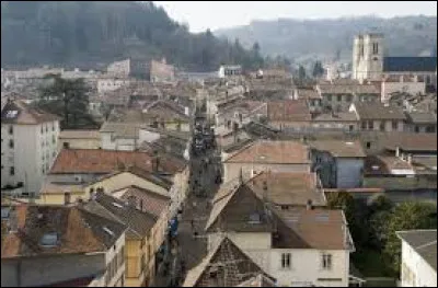 Combien y a-t-il environ d'habitants ?