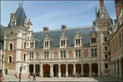 Quel est le nom de ce château où ont été signées d'importantes ordonnances ?