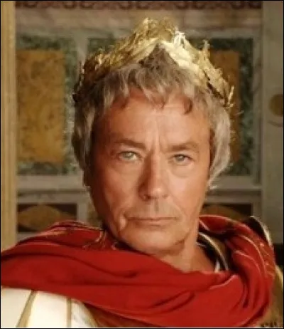 Quel empereur romain &eacute;pousa un jeune homme castr&eacute; habill&eacute; en femme du nom de Sporus ?