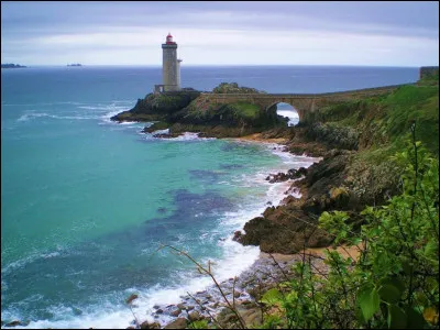 Je m'entends bien avec Simeo, un Breton de souche : quelle est la capitale du Finistère ?