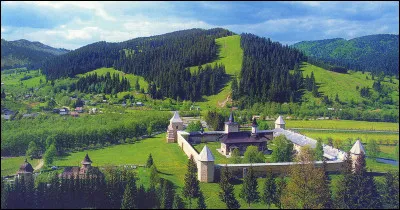 Eye est passionné de géographie ; serez-vous aussi performant que lui en m'indiquant la capitale de la Moldavie ?