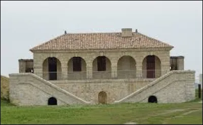 Et celui-là, donc, ne dirait-on pas une villa florentine ? Heu... je crois qu'il a oublié de prendre ses ...