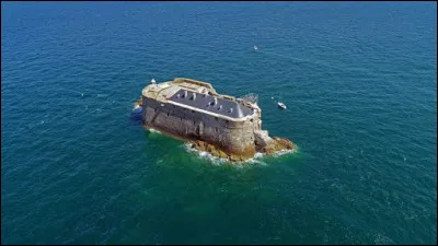 Ben alors, il s'est détaché et s'en est allé en pleine mer, celui-ci ! Il aurait pu resté ...