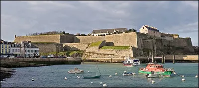 Honnêtement, quand Voulzy a fait sa chanson "Belle-Île-en-Mer, marine marchande...", il ne l'a pas bien regardé, le fort ...